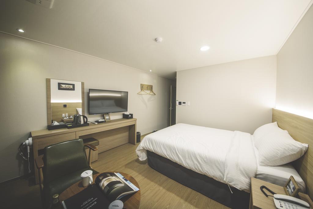 Harbor Hotel Чеджу Екстериор снимка