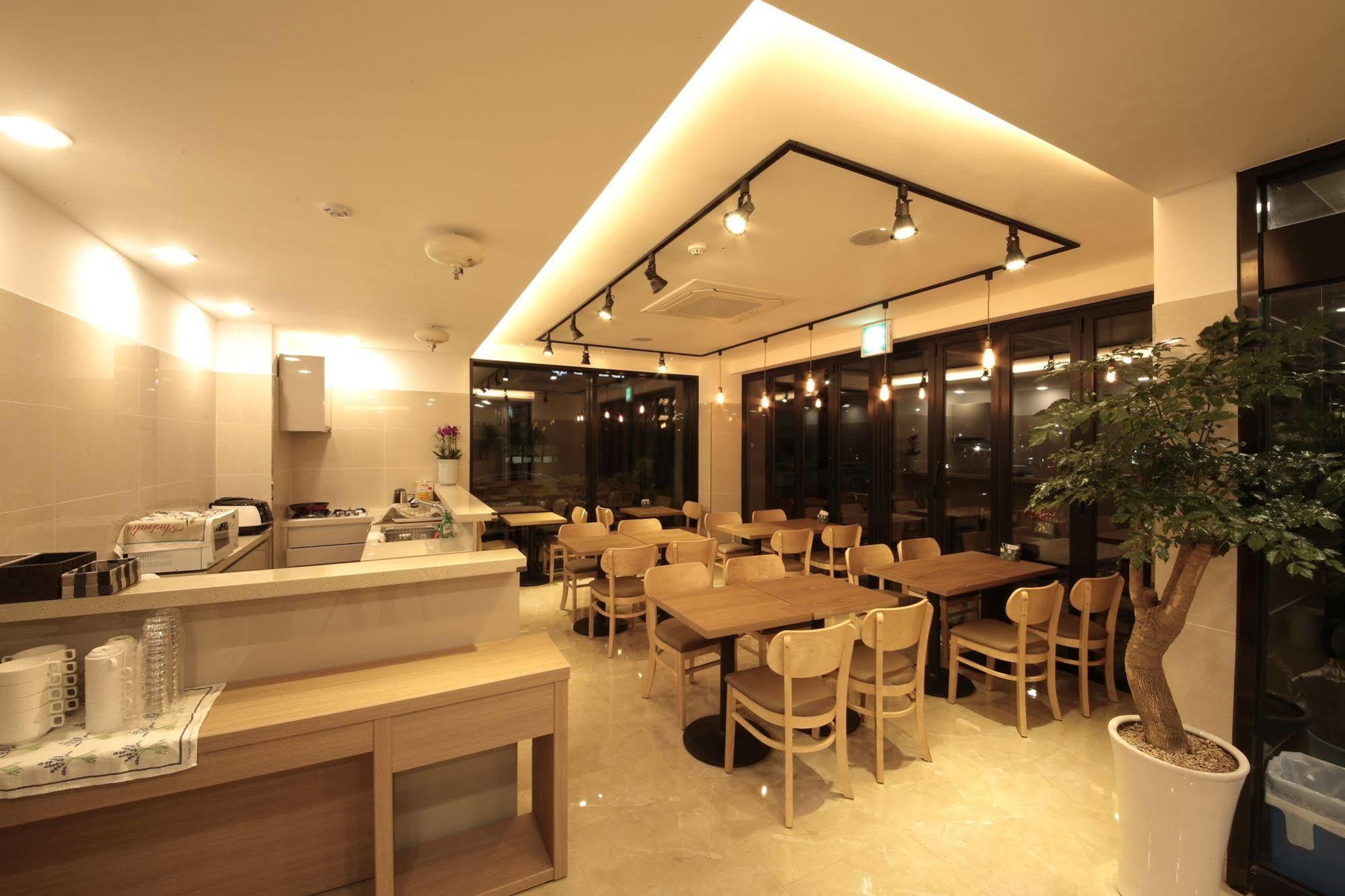 Harbor Hotel Чеджу Екстериор снимка