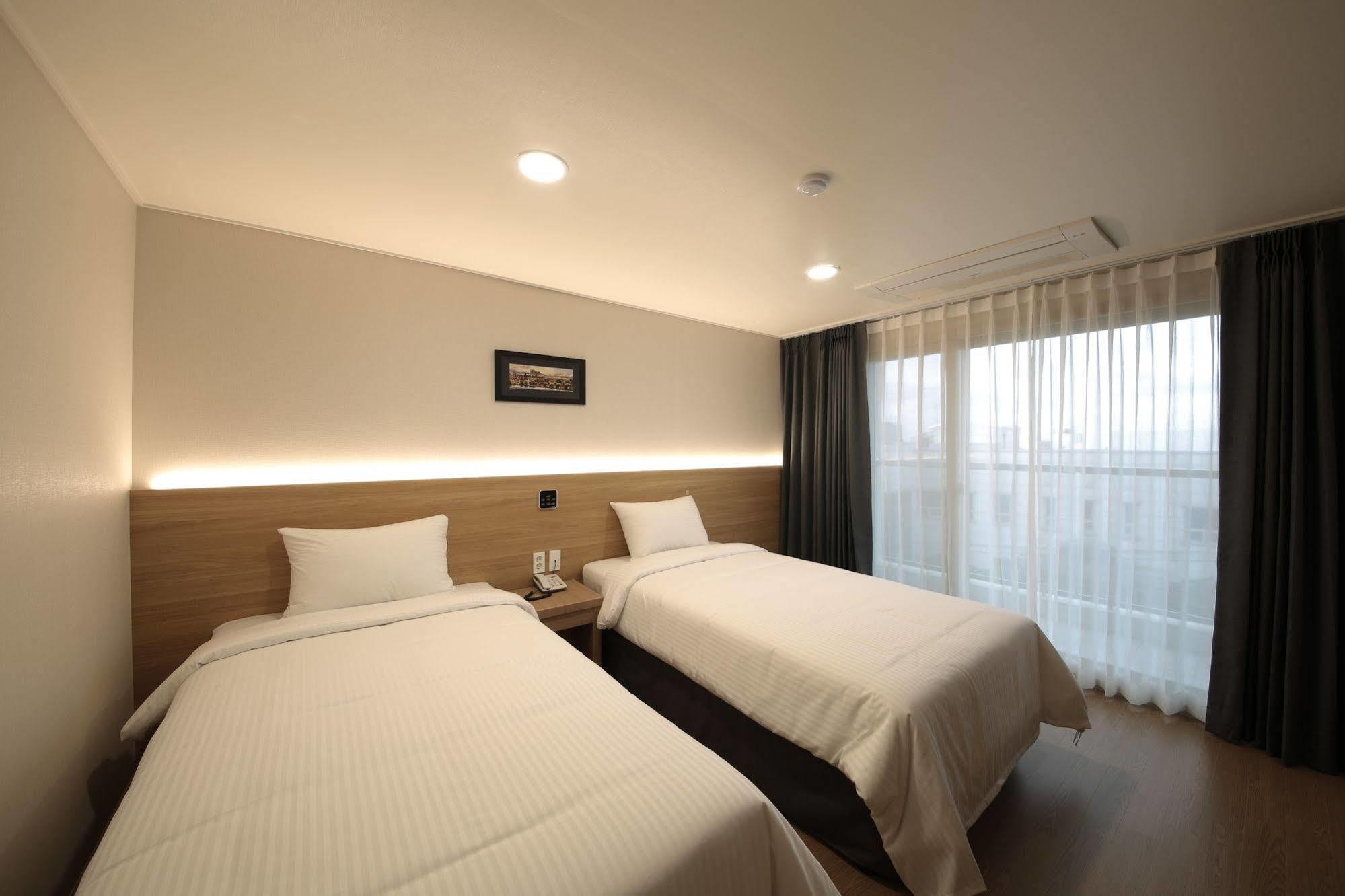 Harbor Hotel Чеджу Екстериор снимка