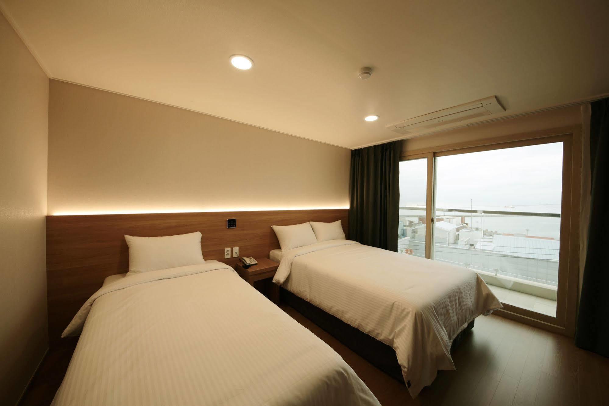 Harbor Hotel Чеджу Екстериор снимка